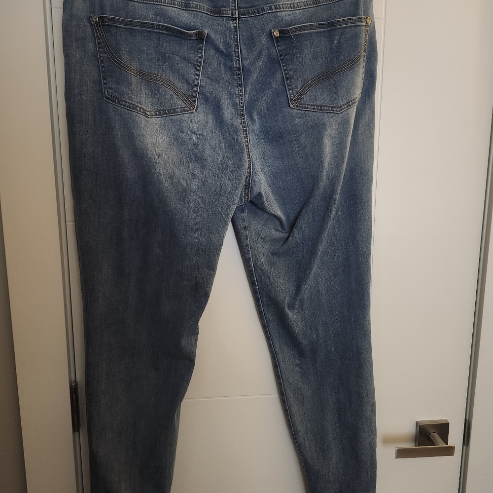 Distressed Blue Ribkoff Jeans With Sparkle! - Picture 4 of 4